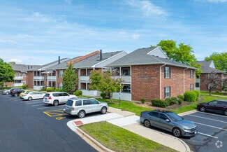 2302 S Goebbert Rd, Arlington Heights, IL 60005