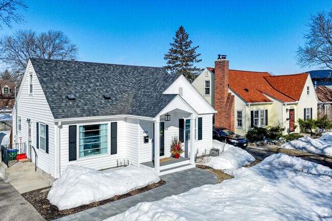 A number of house styles line the cozy streets of Creekside.