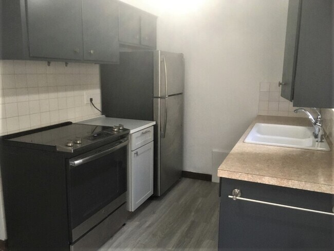 1543 2nd St unit 1, Cuyahoga Falls, OH 44221 - photo 3