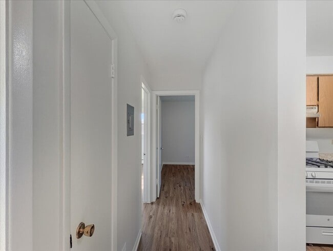 122 W Washington St unit 302, Round Lake, IL 60073 - photo 5