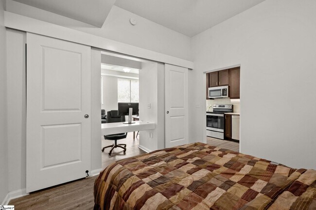 100 E Washington St unit 23, Greenville, SC 29601 - photo 4