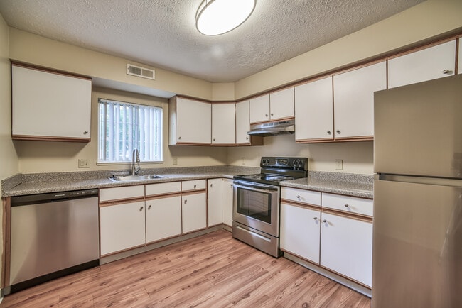 Glenwood Pointe, Twinsburg, OH 44087 - photo 3