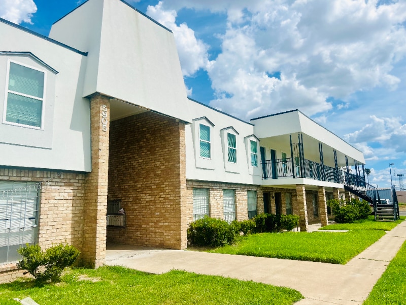 5909 Santa Maria Ave unit 20B, Laredo, TX 78041 - photo 1