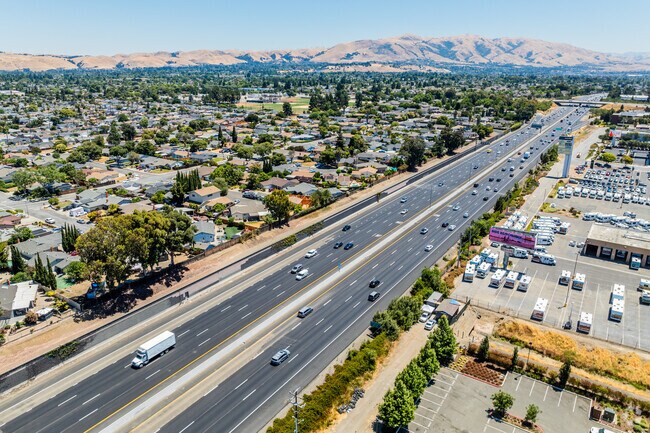 Highway 880 is the fastest way to get from Birch Grove to San Francisco.