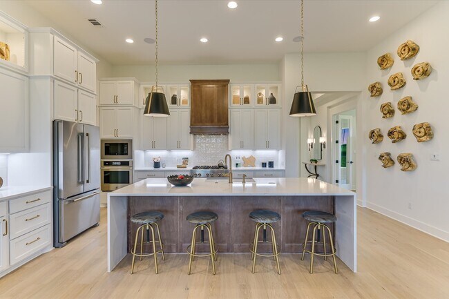 13-Kitchen Bar 2.jpg