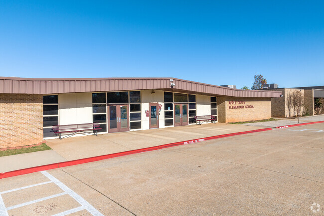 Apple Creek Elementary serves students in grades kindergarten through 6th.