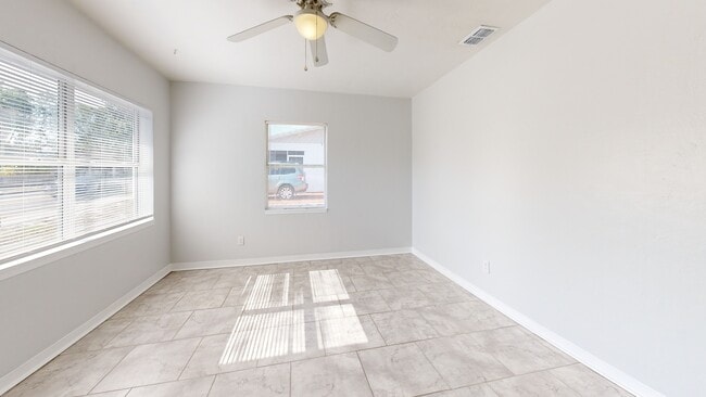 577 6th St SE, Winter Haven, FL 33880 - photo 2