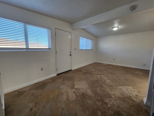 7444 Borrego Trail unit B, Yucca Valley, CA 92284 - photo 7