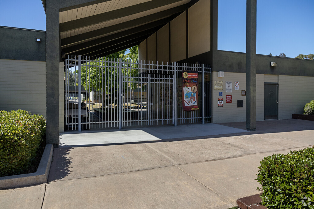 An entrance view of Jerabek Elementary School located in Scripps Ranch.