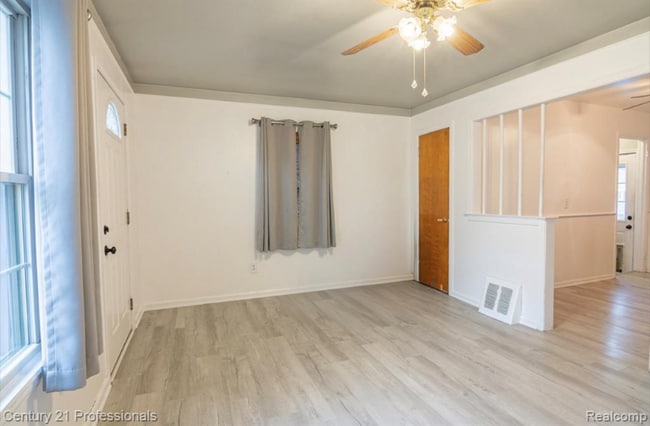 1403 E Maxlow Ave, Hazel Park, MI 48030 - photo 2