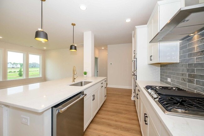 3244 Gavin Ln unit 36460146, Harrisburg, NC 28075 - photo 6