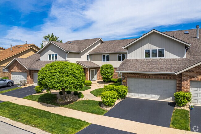 Townhomes are another type of housing that can be found in Silver Lake South.