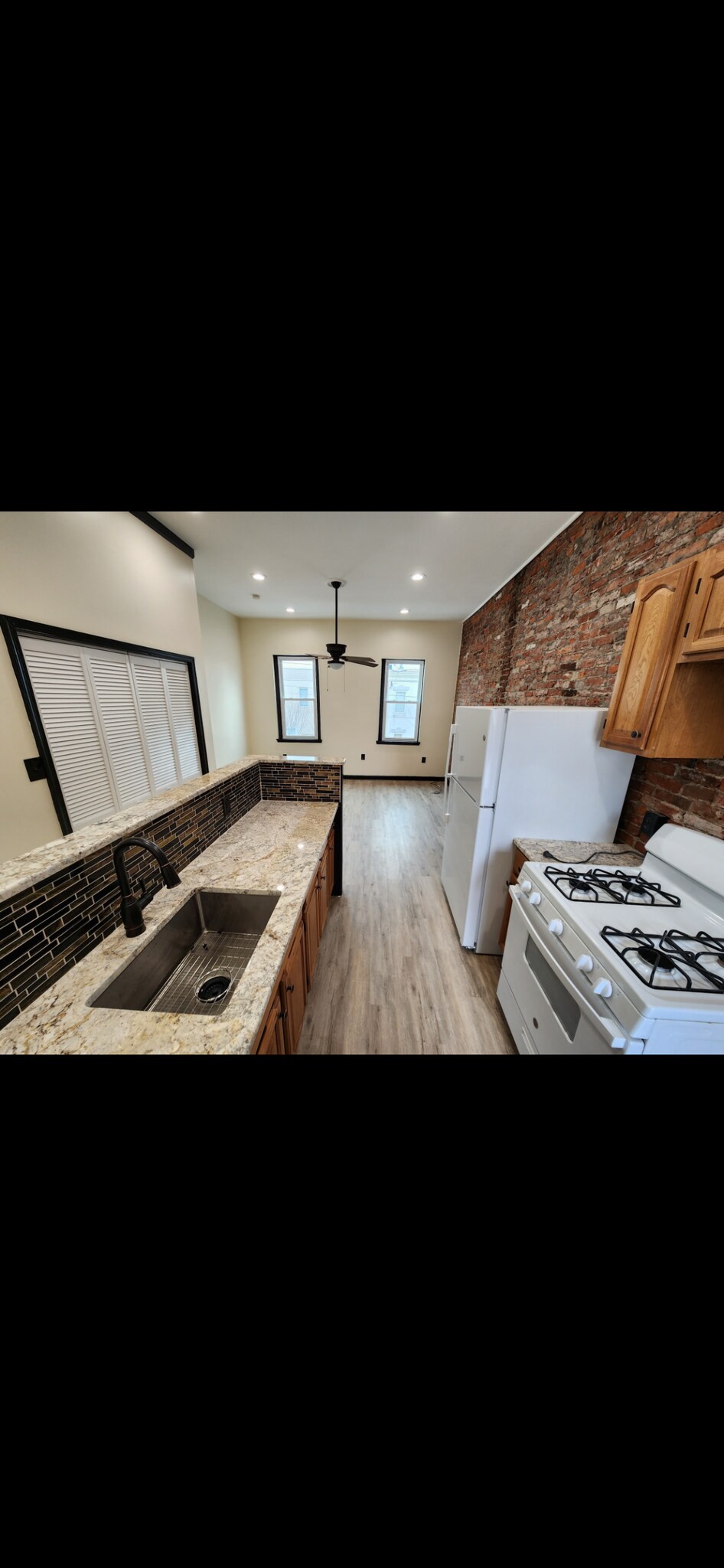 2038 S 4th St unit 2038 2nd floor, Philadelphia, PA 19148 - photo 1