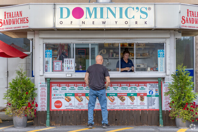 Dominic's of New York is offering fresh hot sandwiched in Upper Fairfield.