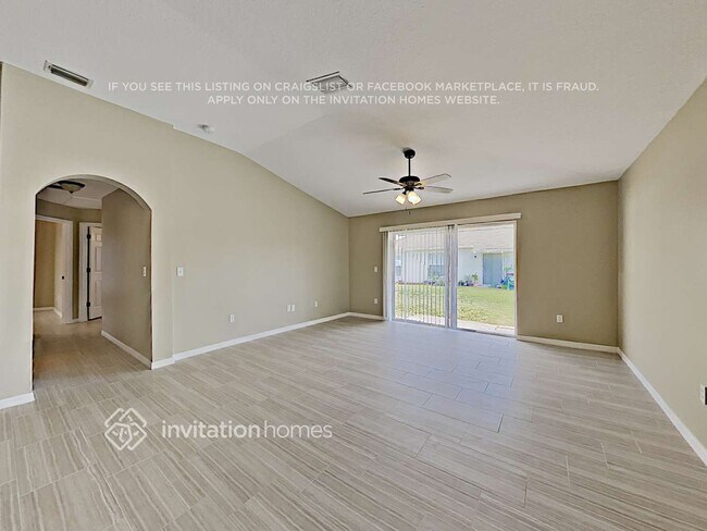 12014 Hampshire Field Ct, Riverview, FL 33579 - photo 5