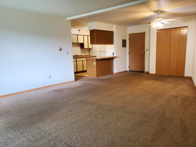 Oak Hills Manor - Ages 55+, Circle Pines, MN 55014 - photo 7