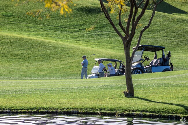 Residents of Indiana Ridge love the warm winters of the Coachella Valley.