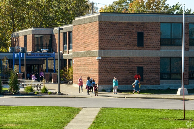 Lindley Elementary School Bus Pick-Up