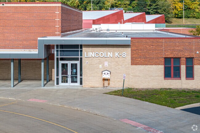 The student teacher ratio at Lincoln K-8 School is 14 to 1.