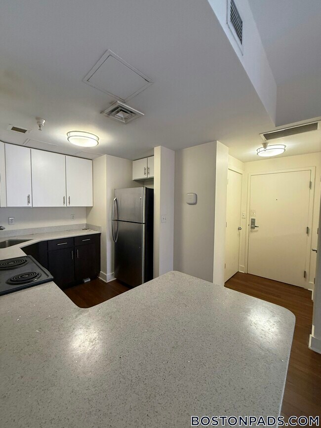 8 Winter Place unit 305, Boston, MA 02108 - photo 4