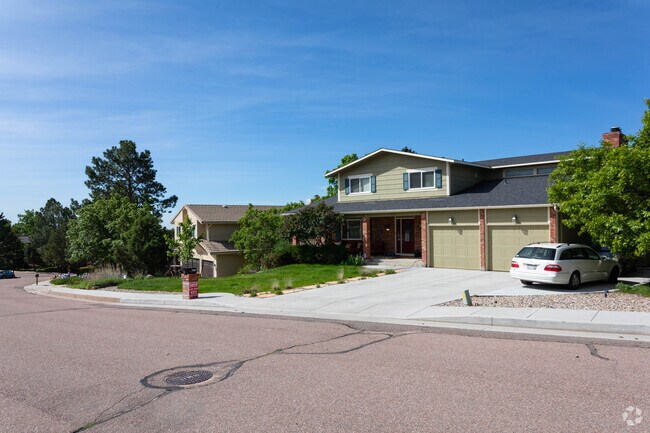 Rows of ranch houses with brick accents can be found in Oak Hills.