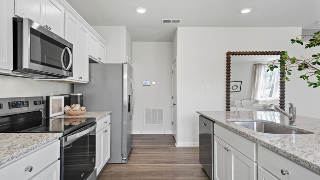 11045 Chappell Crk Cir unit 36393428, Hopewell, VA 23860 - photo 7