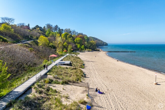 The wide beach at Atwater Park welcomes visitors.