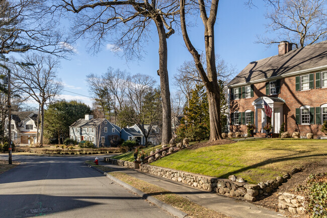 A variety of Colonial styles can be found around Cliff Estates.