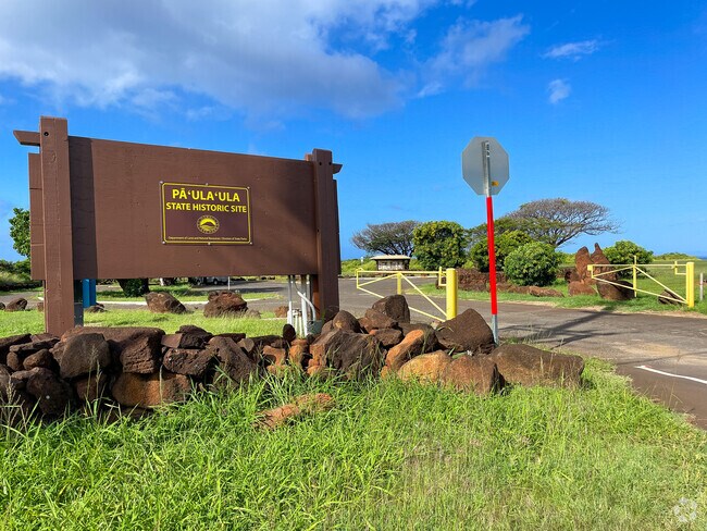 Explore the historic Pāʻulaʻula fort in Wiamea.