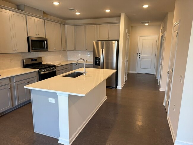 Kitchen - alternate view 1