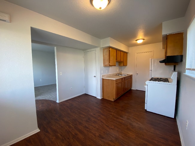 2037 Vanderbilt Ct, Mount Morris, MI 48458 - photo 3