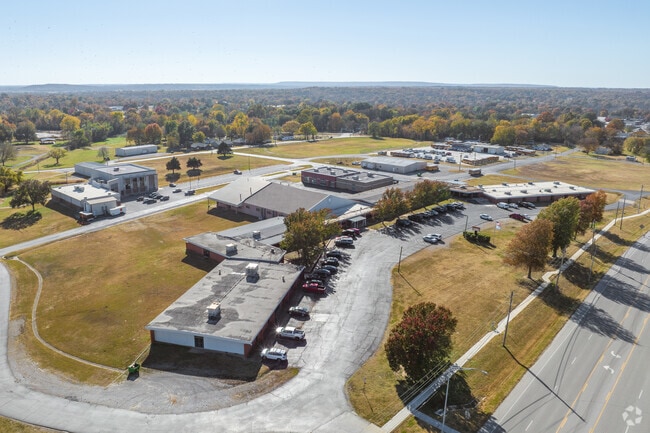 Sloat Jr High is rated a B- minus on Niche.