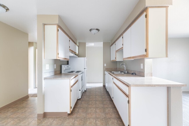 Overlook Pointe Apartments, Salem, OR 97306 - photo 4