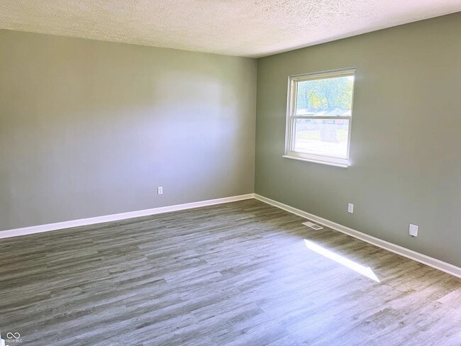 1353 New Field Ln, Indianapolis, IN 46231 - photo 3