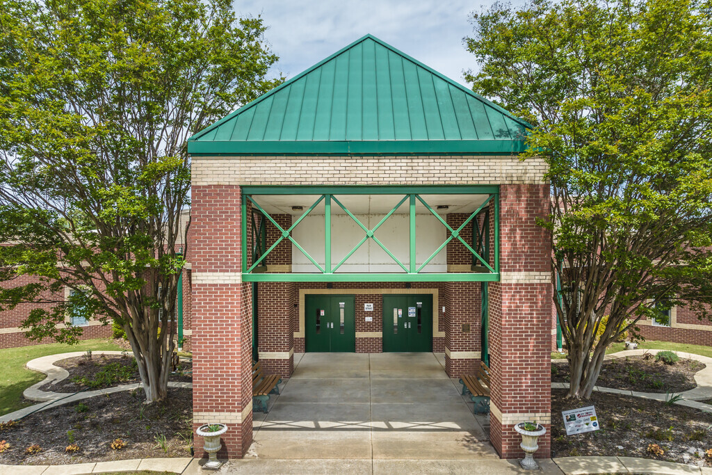 Tara Oaks Elementary School is on E Harpers Ferry Rd in Collierville.