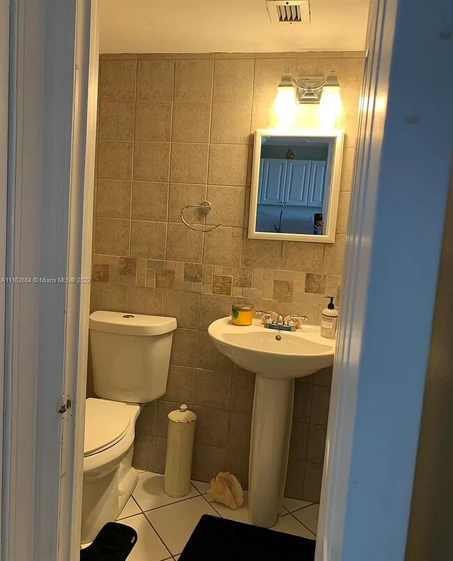 Imperial Towers North unit 947, Hallandale Beach, FL 33009 - photo 2