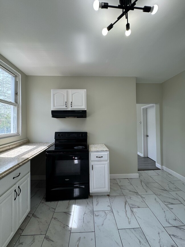 360 Grove St, Newark, NJ 07103