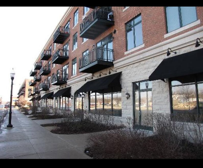 140 S River St unit 402, Aurora, IL 60506 - photo 1