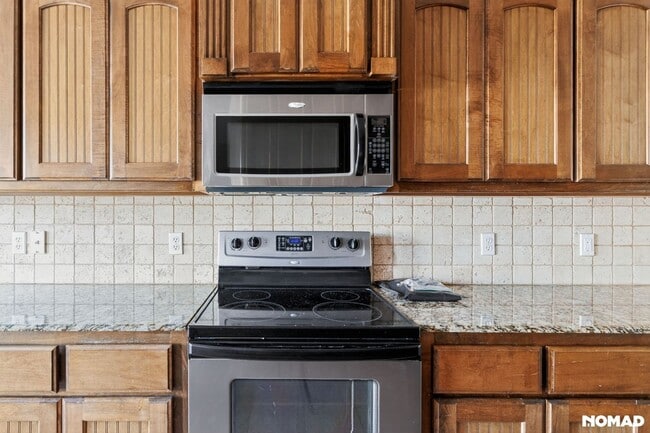 941 NE 30th St, Moore, OK 73160 - photo 2