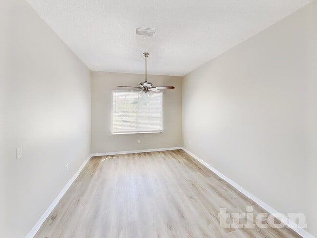 12603 Longcrest Dr, Riverview, FL 33579 - photo 2