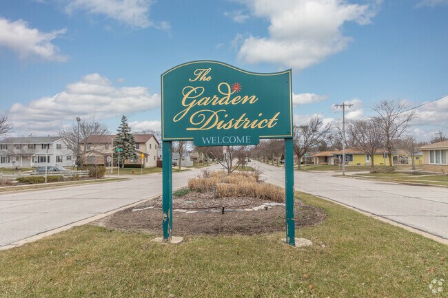 The Garden District is near Gra-Ram.