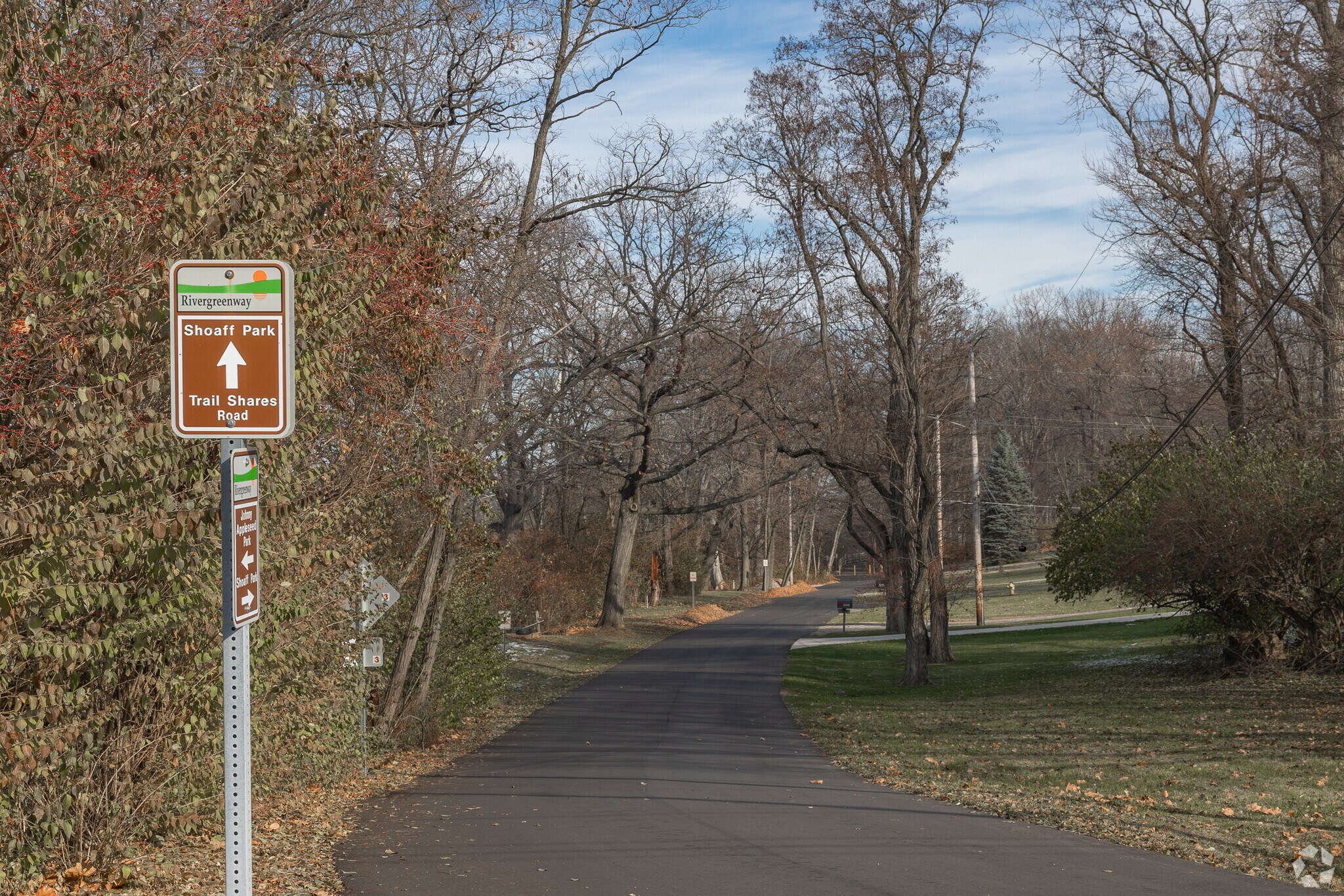 Shoaff Park has lovely roads and scenic trails throughout the neighborhood in Fort Wayne.