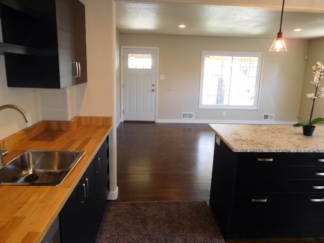 1399 Scranton St, Aurora, CO 80011 - photo 3