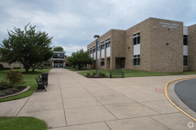 Potomac High School supports academic excellence for the River Oaks community.