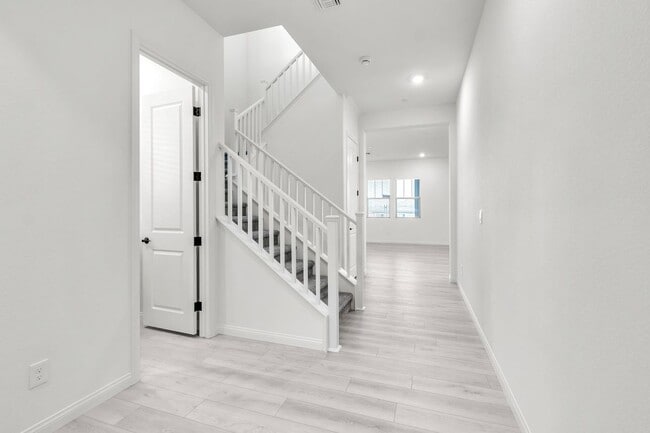 584 La Vis Acrs Ln, Las Vegas, NV 89138 - photo 3