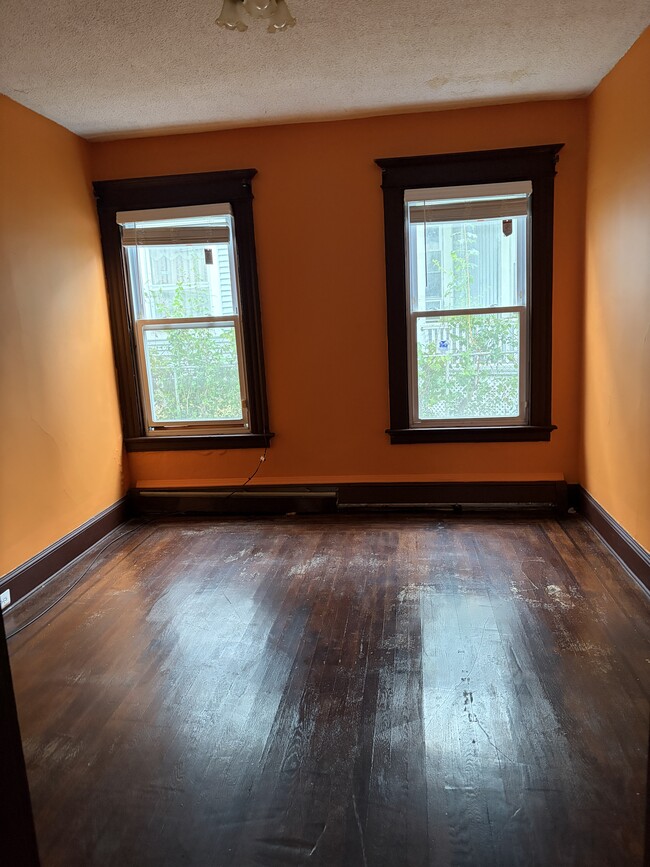 129 Willow St unit 129 willow St 1st fl, Waterbury, CT 06710 - photo 3