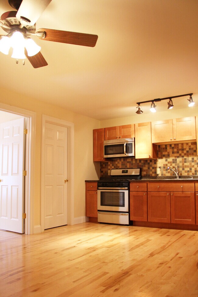 51 N Champlain St unit 2, Burlington, VT 05401 - photo 5