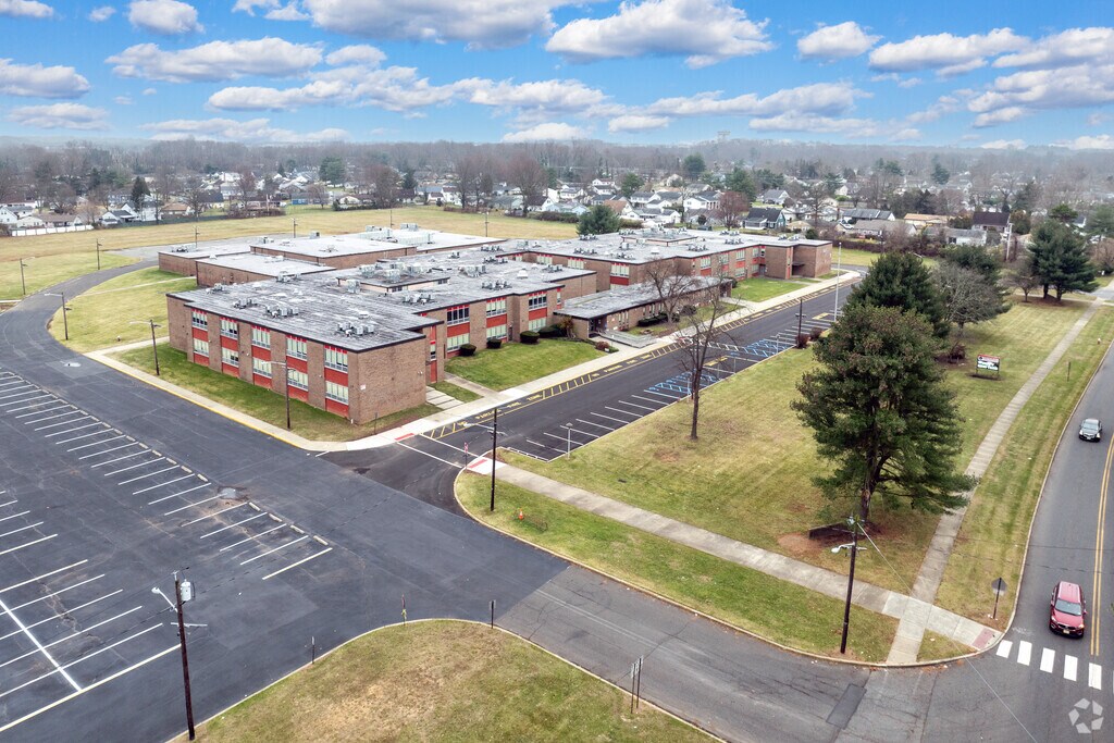 Memorial Middle School has students in grades 5th-8th.
