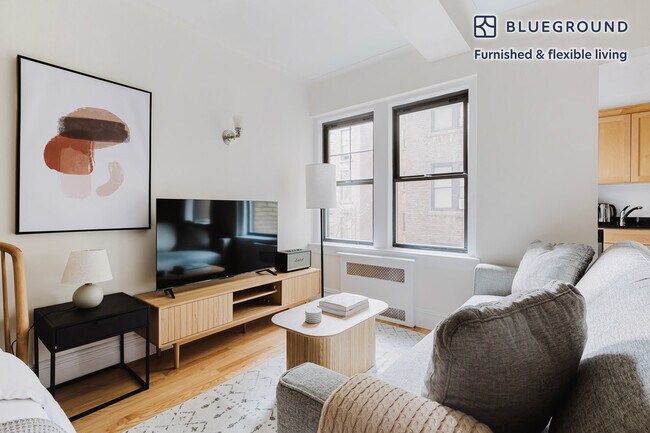 95 Christopher St unit FL3-ID1680, New York, NY 10014 - photo 3