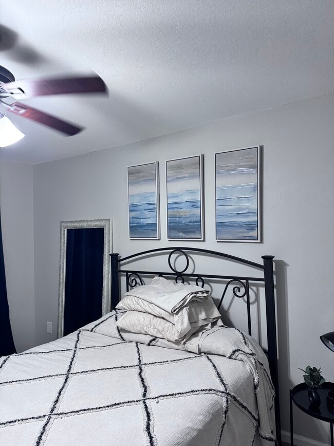 Master bedroom - upstairs (queen)